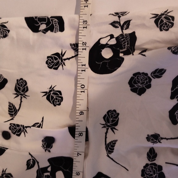 Cream & Black Skull Collared Dress Hot Topic Midnight Hour Size Small - Picture 8 of 9